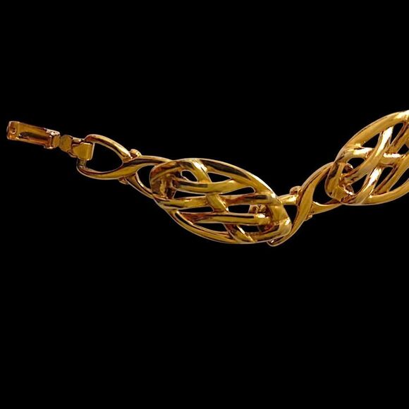 Napier VINTAGE Gold Tone Bracelet Chain Link Open Work Filigree Ornate Rococo - Picture 7 of 16